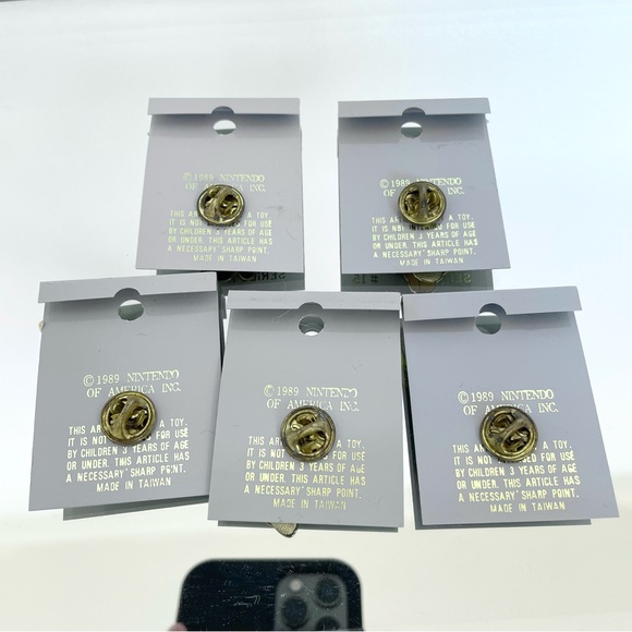 Vintage 1989 NIP Nintendo Collector pins Set of 5 - Picture 6 of 7